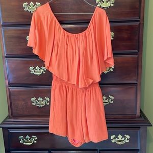 Short jumpsuit. Excellent condition. No stains or damage.